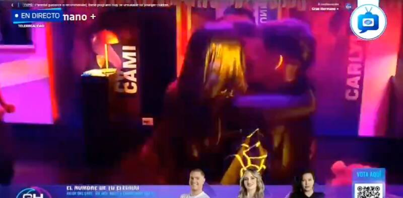 Iñigo López se besó con Camila Power y Karina Jerez.