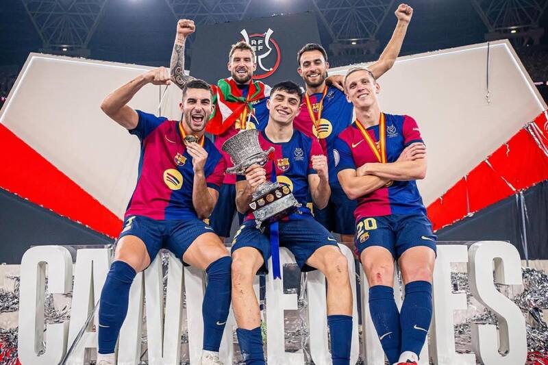 es nuevo refuerzo de Al Nassr. Foto: Instagram Iñigo Martínez.