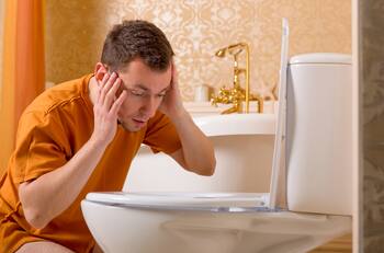 El sorprendente truco para destapar el inodoro: necesitarás un objeto que no imaginas