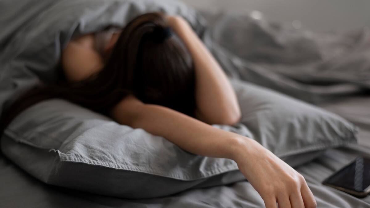 Harvard advierte por esta mala costumbre que puede generar insomnio en adultos