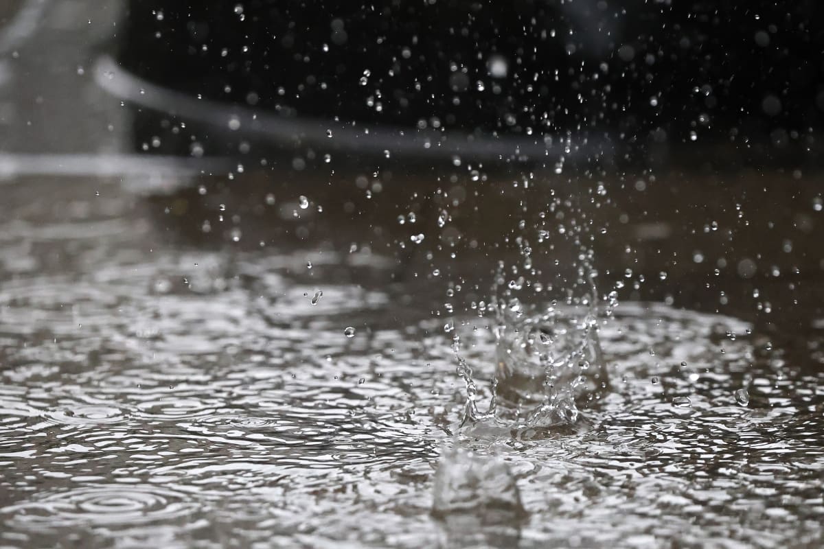 Un ciclón extratropical de baja presión causará fuertes precipitaciones que podrían superar los 100 mm en algunos sectores. Créditos: Jonnathan Oyarzun/Aton Chile.