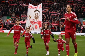 VIDEO | El emocionante homenaje a la familia de Diogo Jota en Inglaterra