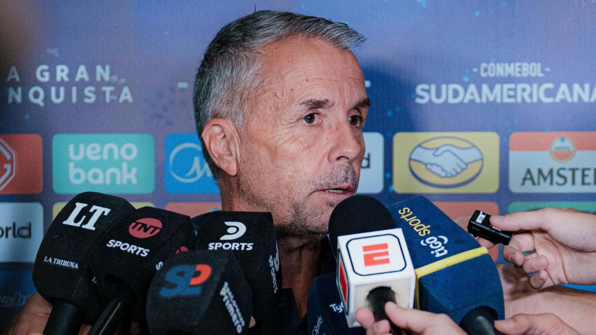 “No podés ser tan terco... no le ganaste a nadie”: A Gustavo Álvarez le caen las primeras críticas en Argentina