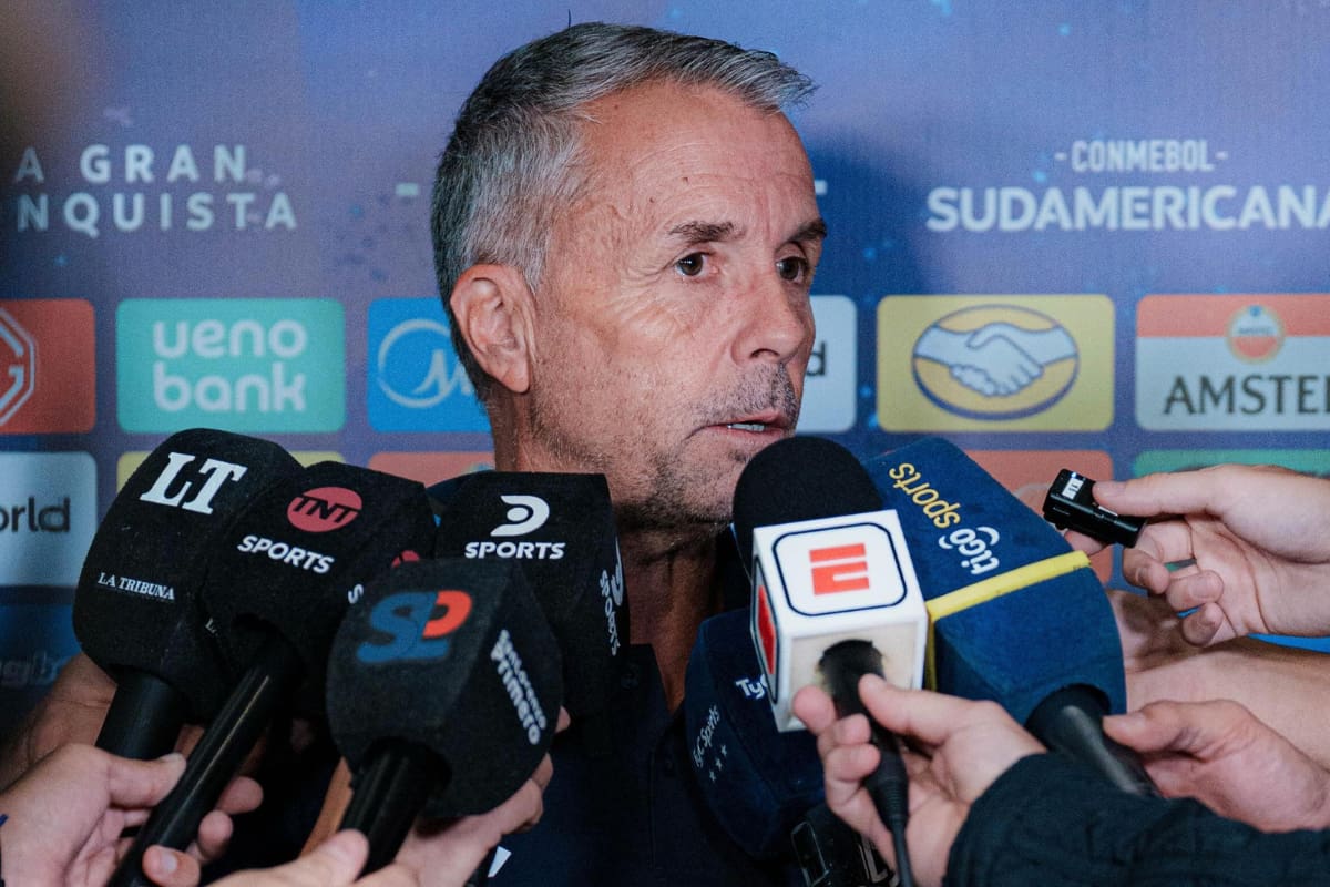 Gustavo Álvarez, atraviesa sus primeras críticas como entrenador de San Lorenzo. Foto: Prensa San Lorenzo.