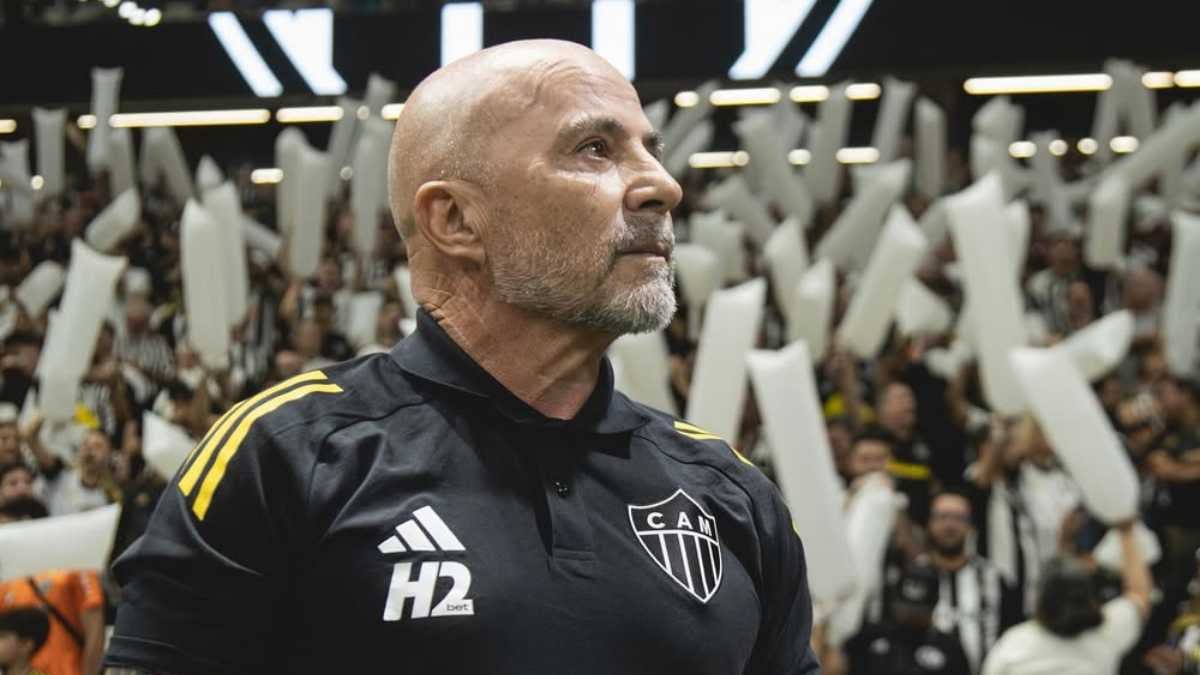 Jorge Sampaoli está a un paso de volver a dirigir y podría reencontrarse con futbolistas chilenos en Argentina