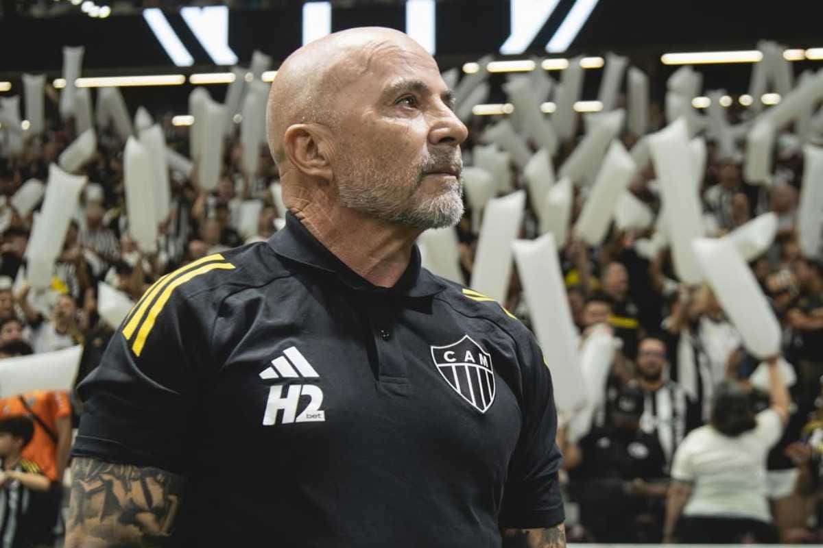 Jorge Sampaoli está a un paso de volver a dirigir y podría reencontrarse con futbolistas chilenos en Argentina. Foto: Instagram Atlético MG