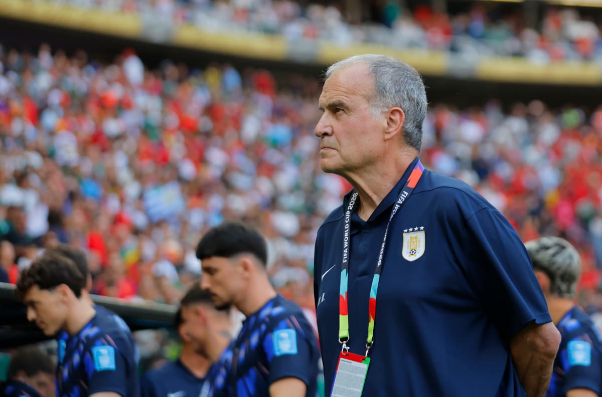Marcelo Bielsa se va de Uruguay y ya tiene reemplazo: Diego Forlán asume como DT de la Celeste