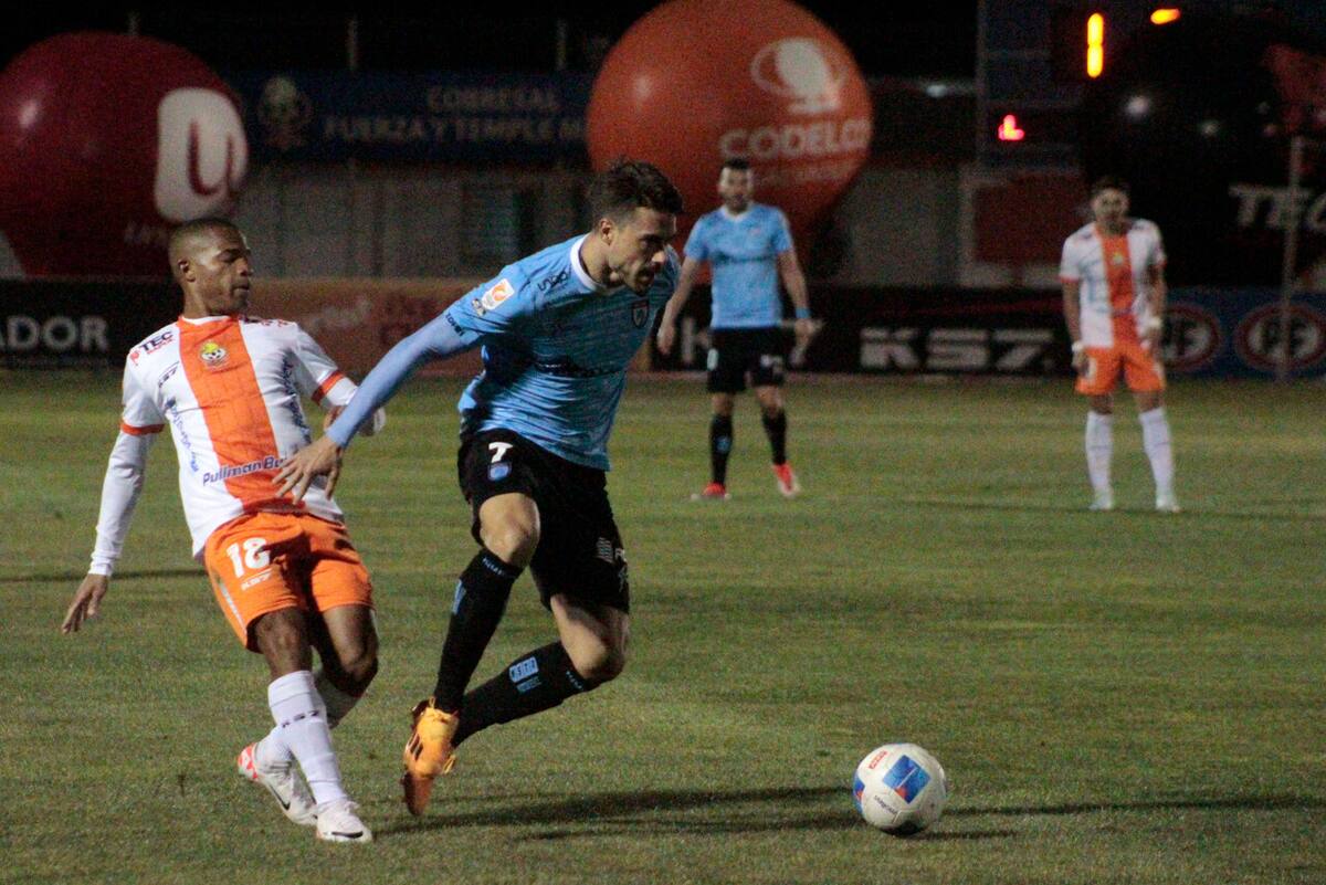 Los iquiqueños serán locales en este fundamental compromiso. Foto: Agencia Aton