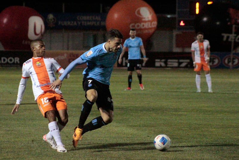 Los iquiqueños serán locales en este fundamental compromiso. Foto: Agencia Aton