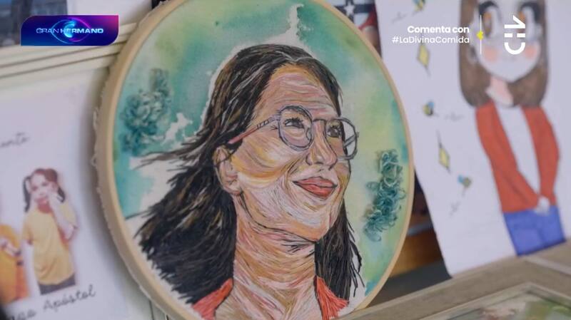 De todos sus regalos destaca un bordado con su rostro.