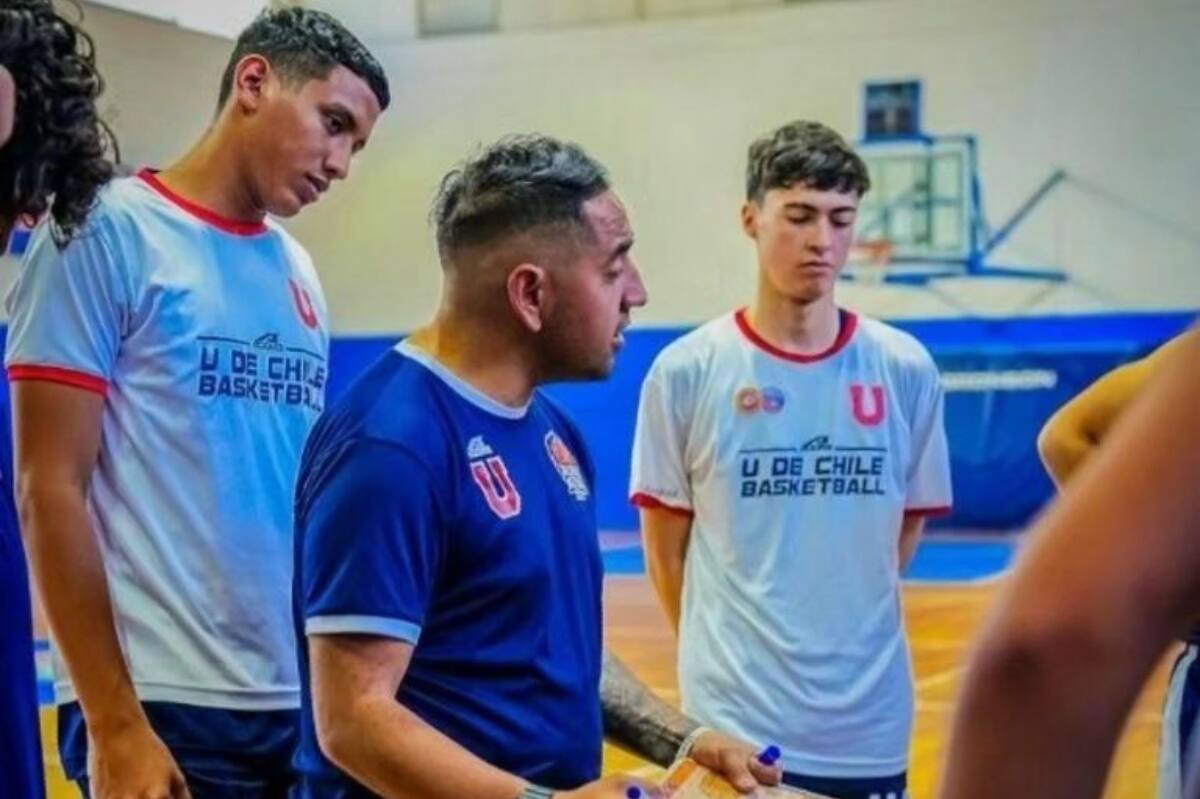 Isaac Arévalo, entrenador de básquetbol de la Casa de Estudios de Universidad de Chile.