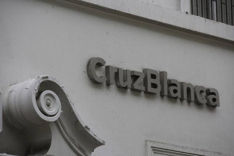 Isapre Cruz Blanca es la que más dinero debe a sus afiliados.