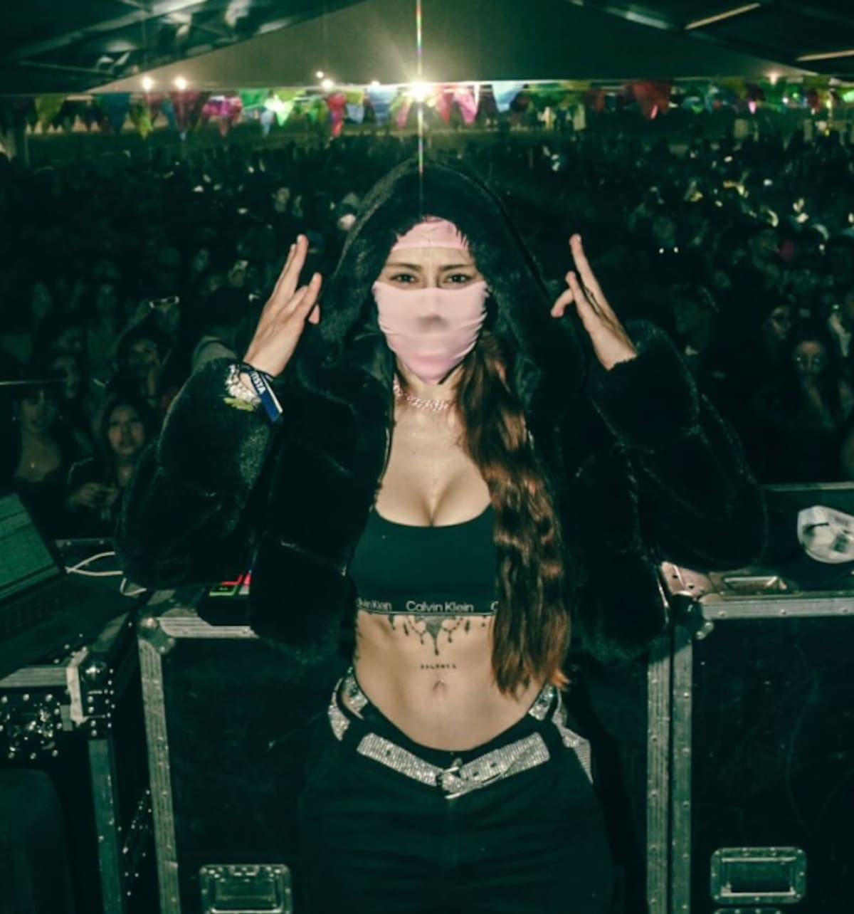 Es una DJ y está involucrada en la infidelidad de Karol Dance.