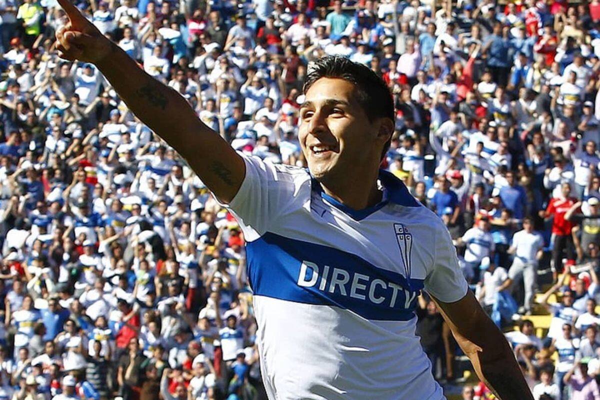 El delantero, hoy en Argentinos Juniors, cuando defendía la camiseta de Universidad Católica. Foto: Instagram @Cruzados.
