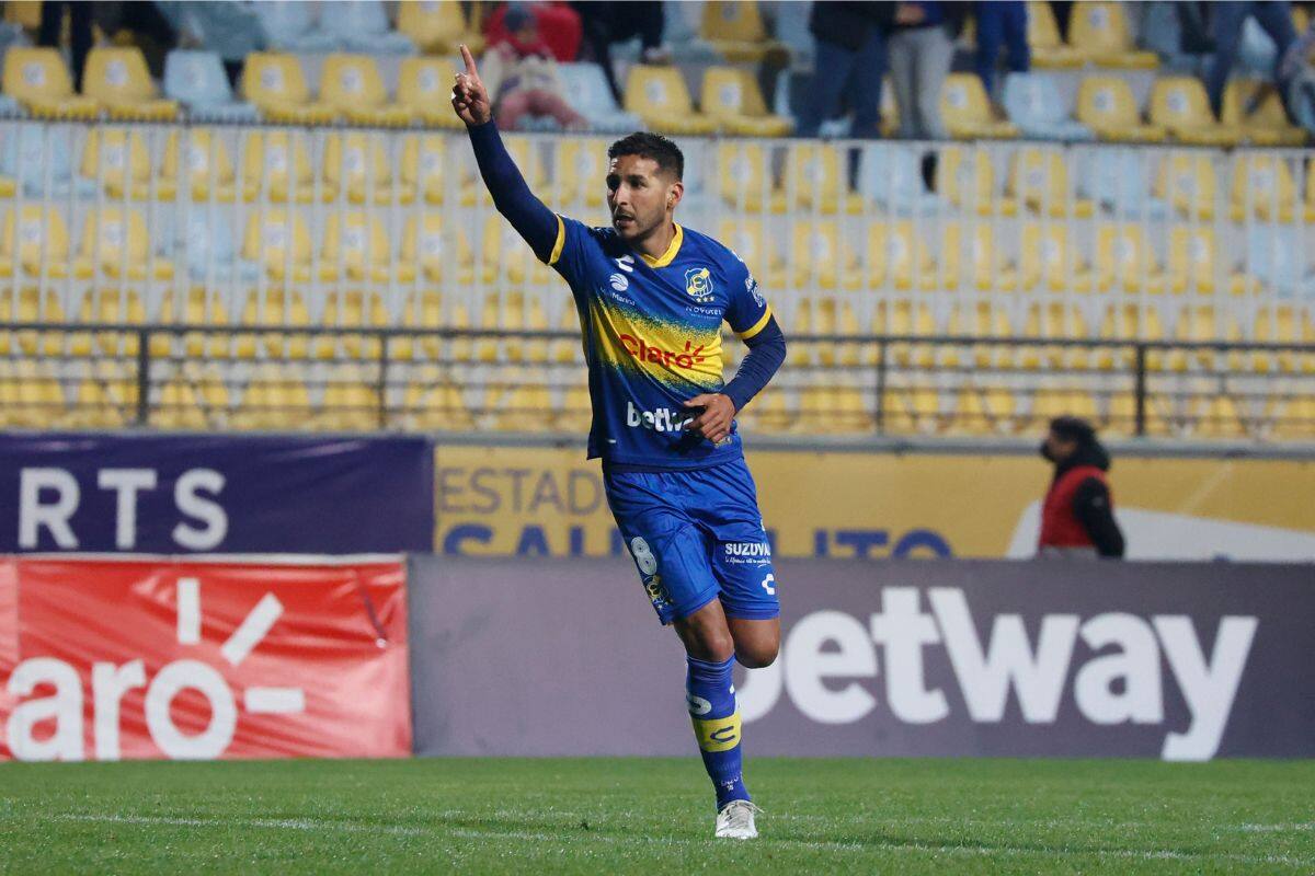 El Chuco volvió en 2022 a Chile, para jugar en Everton. Foto: Agencia Aton.