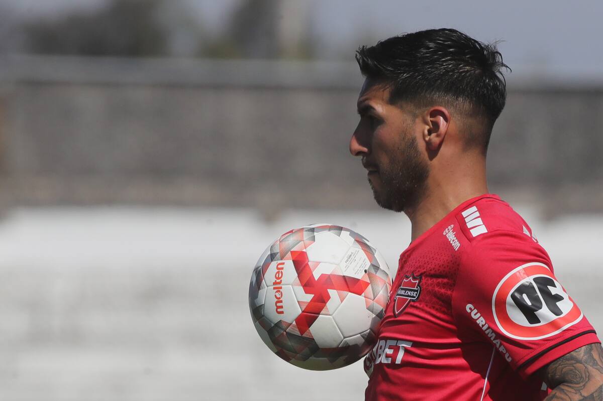 El delantero argentino jugó hasta el año pasado en Ñublense de Chillán. Hoy, cumple un sueño en Argentinos Juniors. Foto: Agencia Aton.