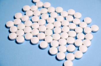 ISP retira del mercado importante medicamento homeopático que podría estar presente en los hogares de Chile