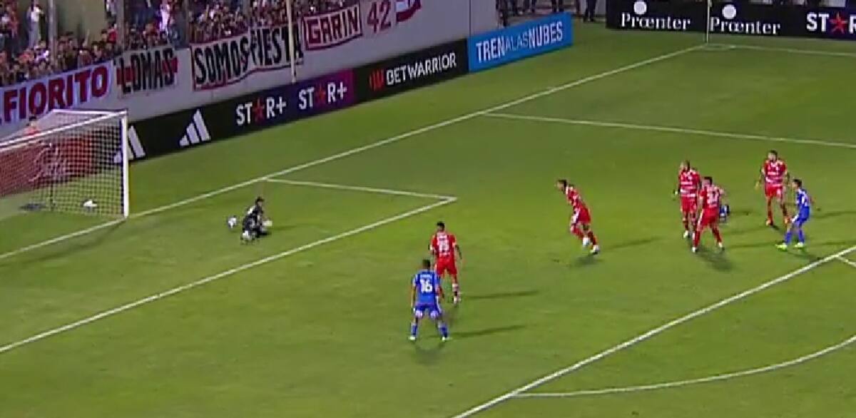 Israel Poblete anota el 1-0 a favor del "Romántico Viajero" (ESPN / STAR+)