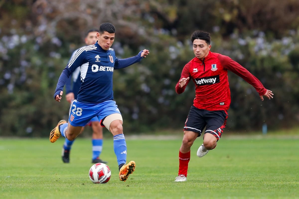 El volante convirtió el primer gol de Universidad de Chile. Foto: Prensa UCH.