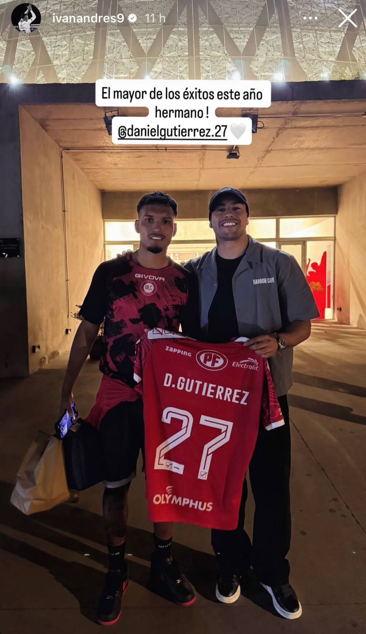 El delantero junto a Daniel Gutiérrez.