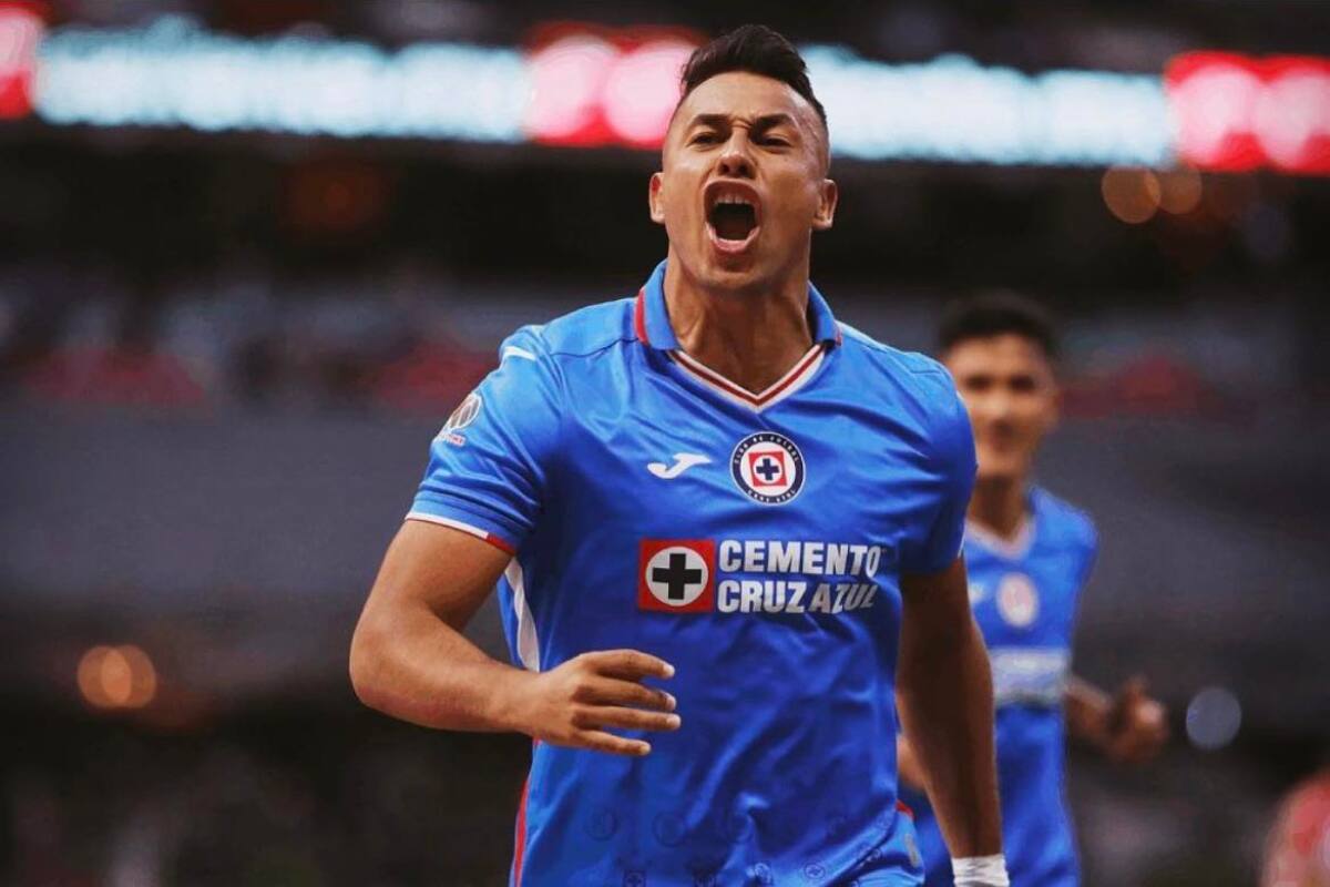 El delantero chileno no es considerado en el Cruz Azul.