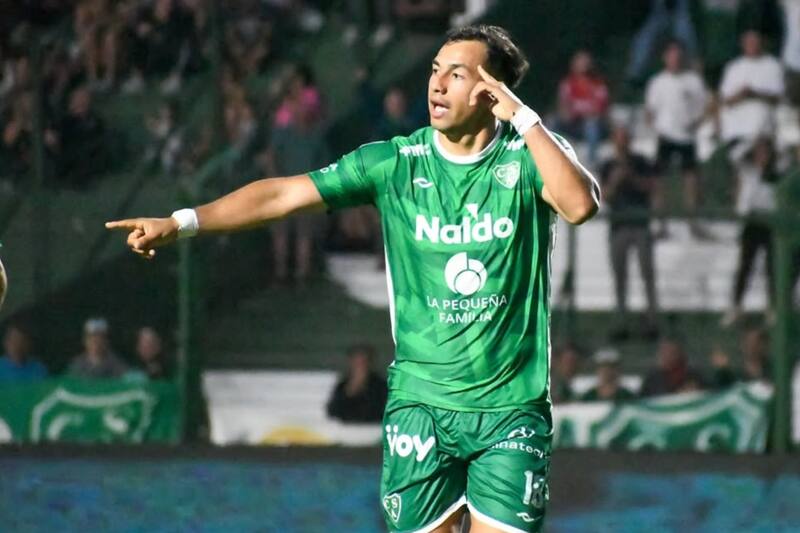 El delantero habría recomendado a Jordhy Thompson en Sarmiento de Junín