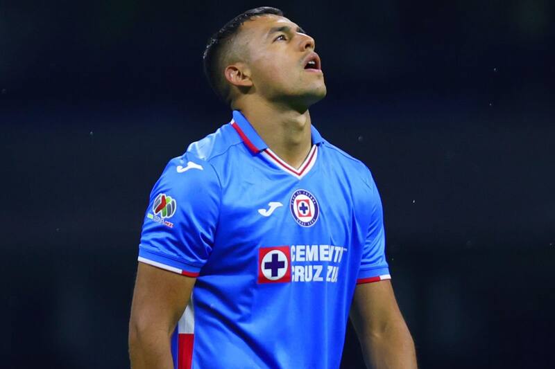 El delantero nacional no la pasa bien en el Cruz Azul.