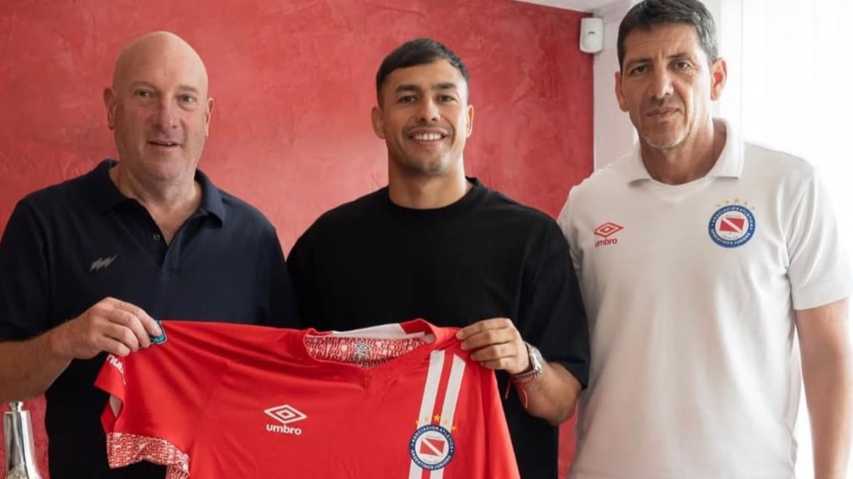 El largo camino de Iván Morales en busca de la consolidación: 8 goles desde su salida de Colo Colo hace 4 años