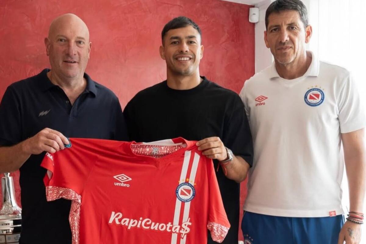 El delantero chileno es nuevo refuerzo de Argentinos Juniors. Foto: Argentinos Juniors.