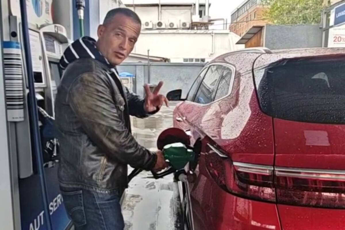 mostró como funciona la recarga de su vehículo en sus redes sociales. Créditos: @ivannunezperiodistaoficial.
