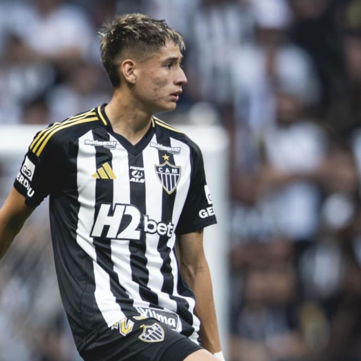 El inesperado golpe que recibió Iván Román tras volver a la titularidad en Atlético Mineiro