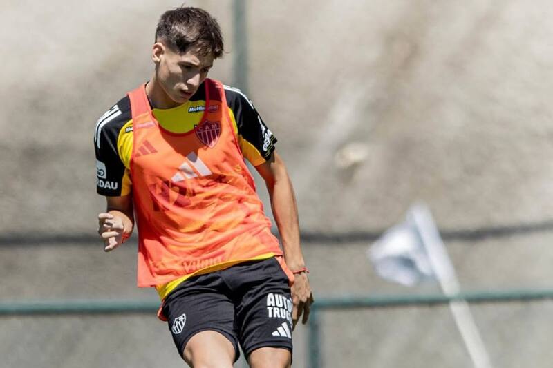 defensa chileno del Atlético Mineiro. Foto: Instagram Iván Román.