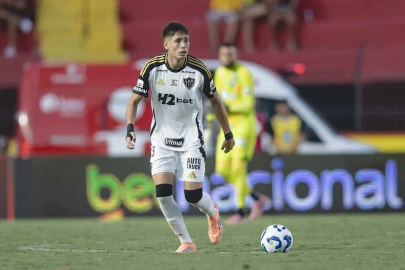 Viene de ser titular por el Brasileirao en el equipo dirigido por Jorge Sampaoli. Foto: Instagram Iván Román