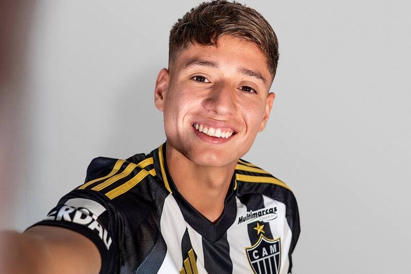 en su presentación como nuevo refuerzo del Galo.