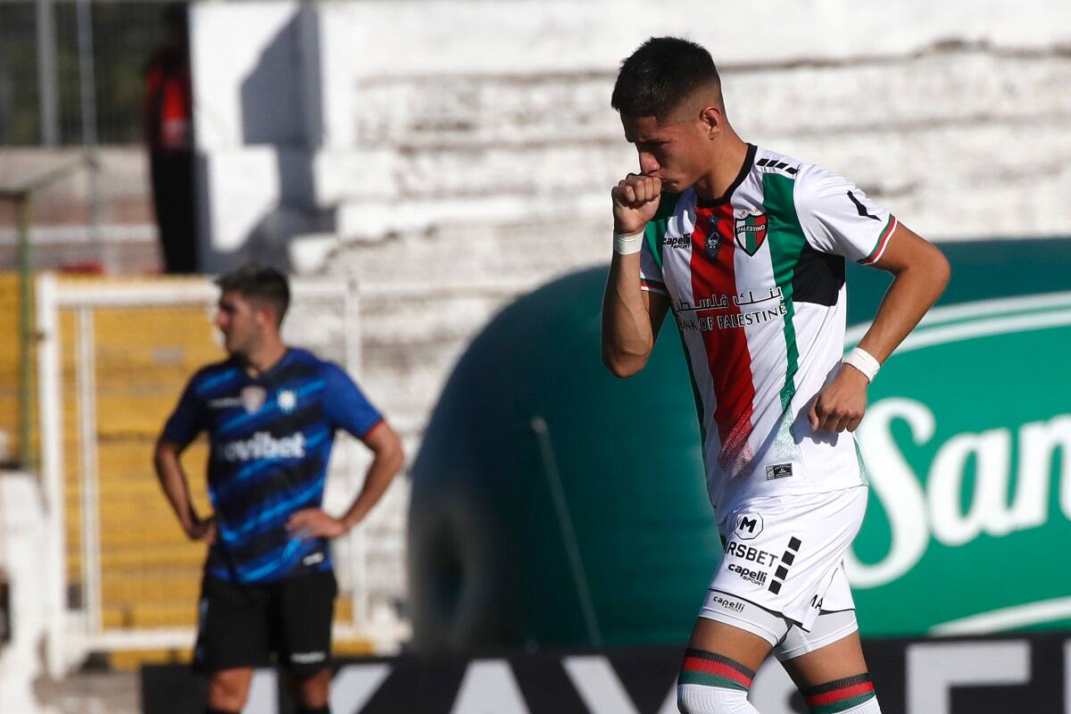 , joven defensa de Palestino. Agencia Aton