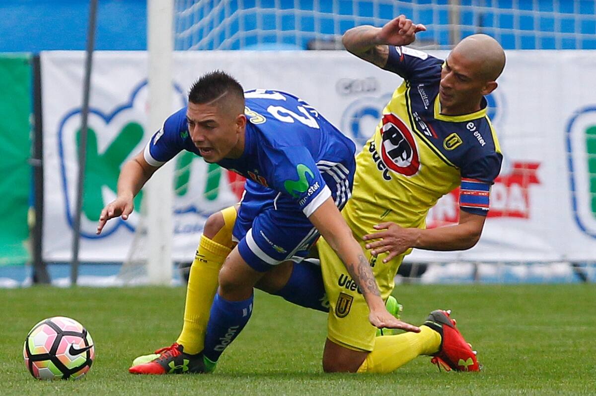 Iván Rozas defendiendo la camiseta de Universidad de Chile.