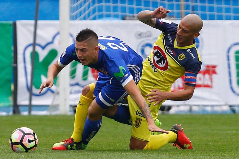 Iván Rozas defendiendo la camiseta de Universidad de Chile.