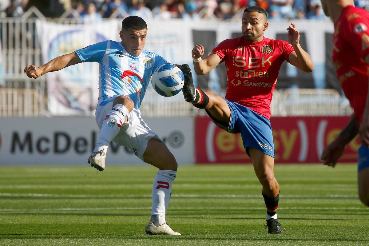 El exvolante con Magallanes. Foto: Aton