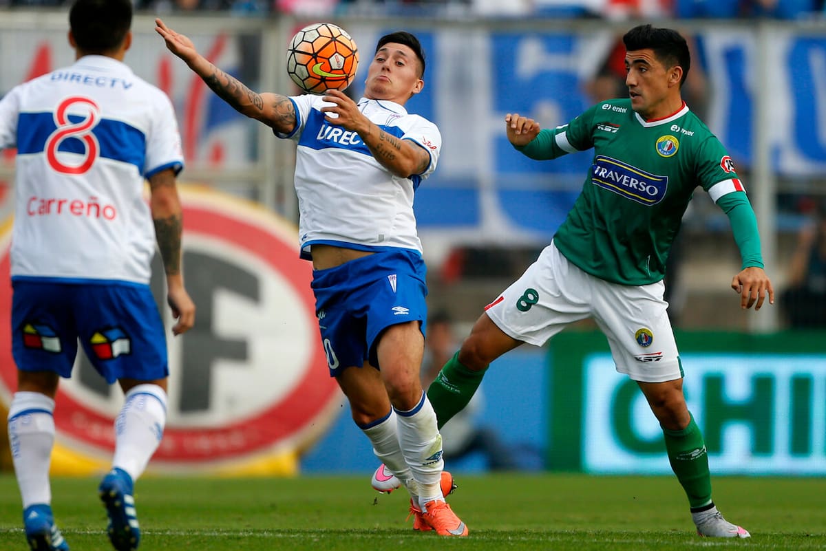 El formado en Universidad Católica enfrentando a su ex equipo con la camiseta de Audax Italiano. Foto: Agencia Aton.