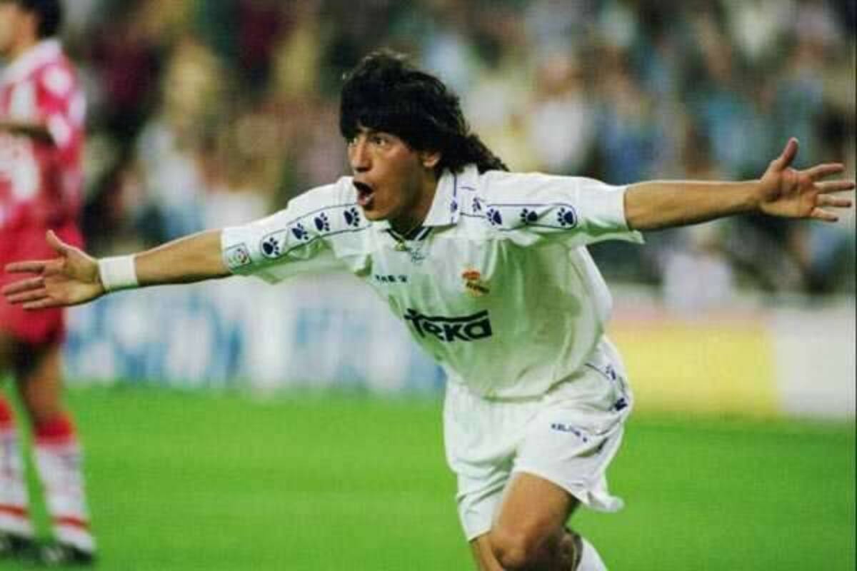 jugando en el Real Madrid durante su carrera como futbolista. Foto: Archivo.