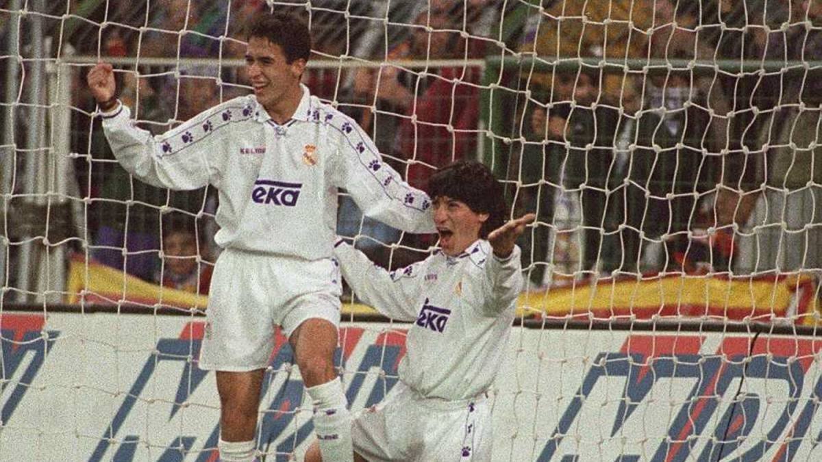 Iván Zamorano en la goleada sobre Barcelona en 1995