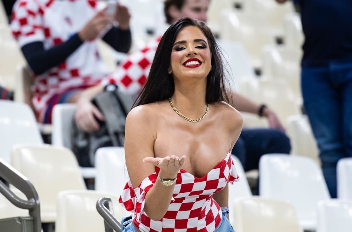 VIDEO | Con la “Novia del Mundial” al frente: así llegaron los hinchas de Croacia al partido frente a Inglaterra