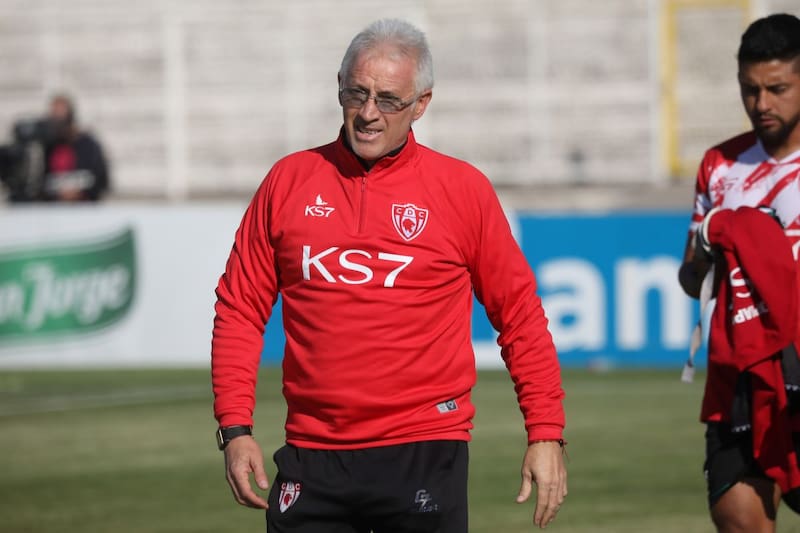 abordó la nueva derrota de su equipo. Créditos: ATON