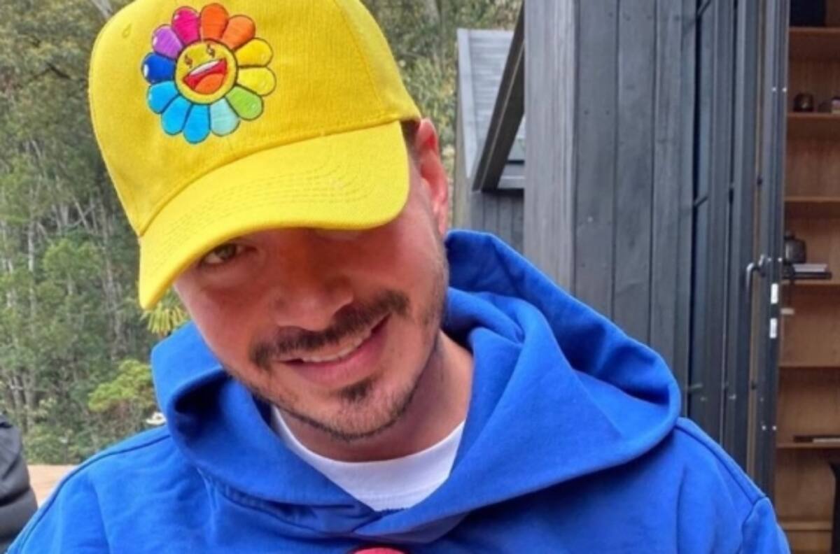 Redes sociales estallan contra J Balvin por burlarse de Shakira