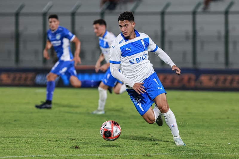 El brasileño brilló en los duelos de la UC en Uruguay. Foto: Agencia Aton.