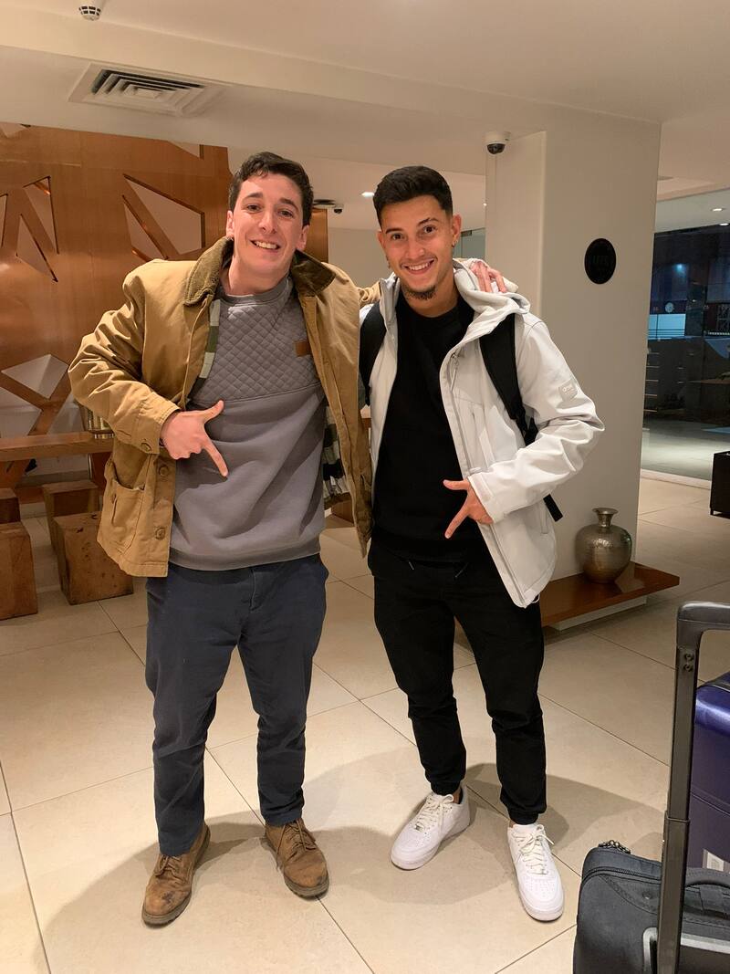 Jader Gentil siendo captado en el aeropuerto. (Foto: @Claudiovicunai).