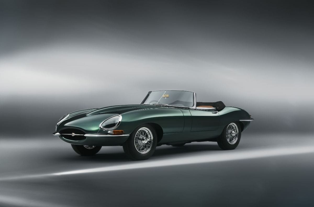 Jaguar conmemora uno de sus más grandes hitos con dos autos de lujo