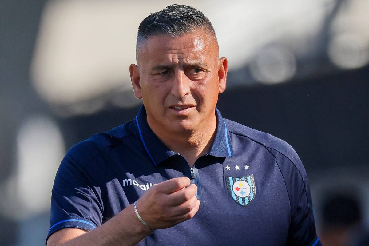 El entrenador anunció que hará rotaciones en la formación para enfrentar a Palestino este sábado. Foto: Agencia ATON.