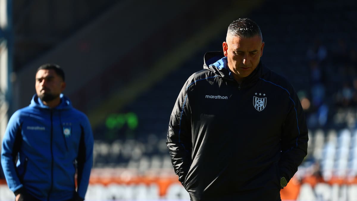 Grave acusación contra el Huachipato de Jaime García: árbitro denunció agresión “directamente en el ojo”
