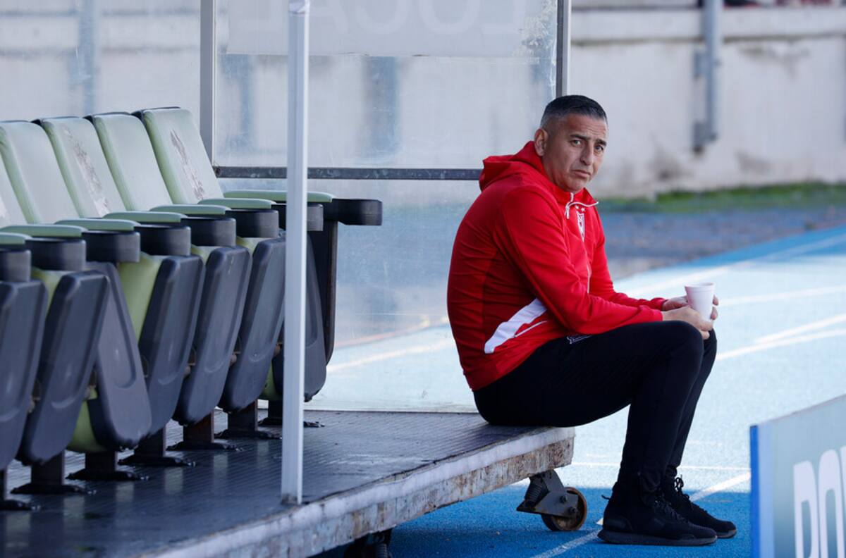 Siguen los dólores de cabeza para Jaime García: Wanderers anuncia la salida de uno de sus delanteros